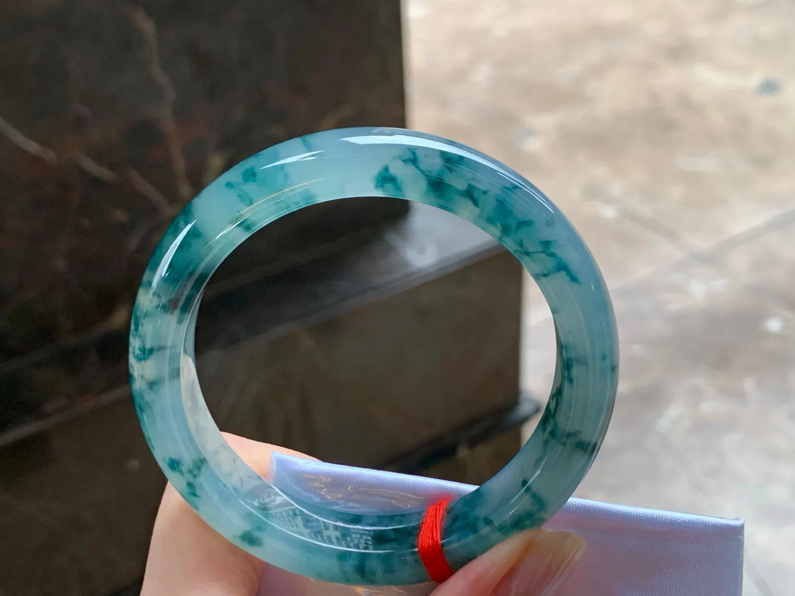 冰种飘花手镯
种好水足 55/12.2/8.6mm
