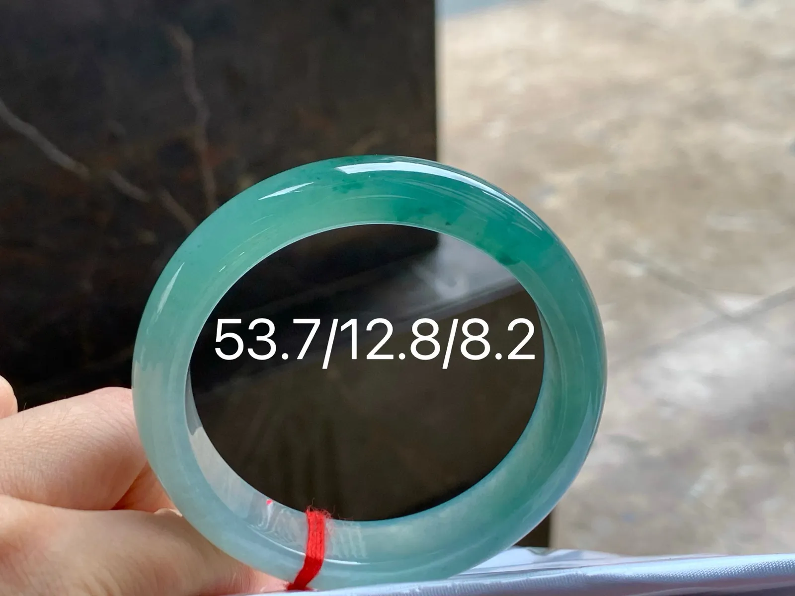 冰油青手镯
种好水足 53.7/12.8/8.2mm