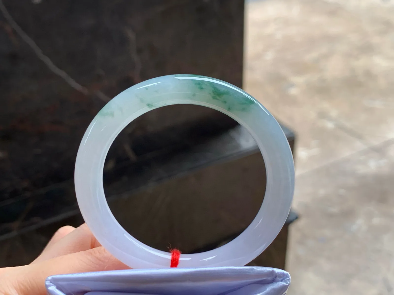 糯种飘花圆条手镯
水润清爽 49.8/7.8/8.4