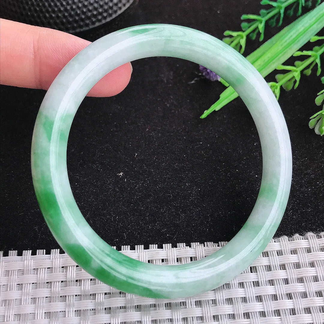 自然光57/8/8.7老坑精美温润飘绿圆条手镯天然翡翠玉镯女款百搭