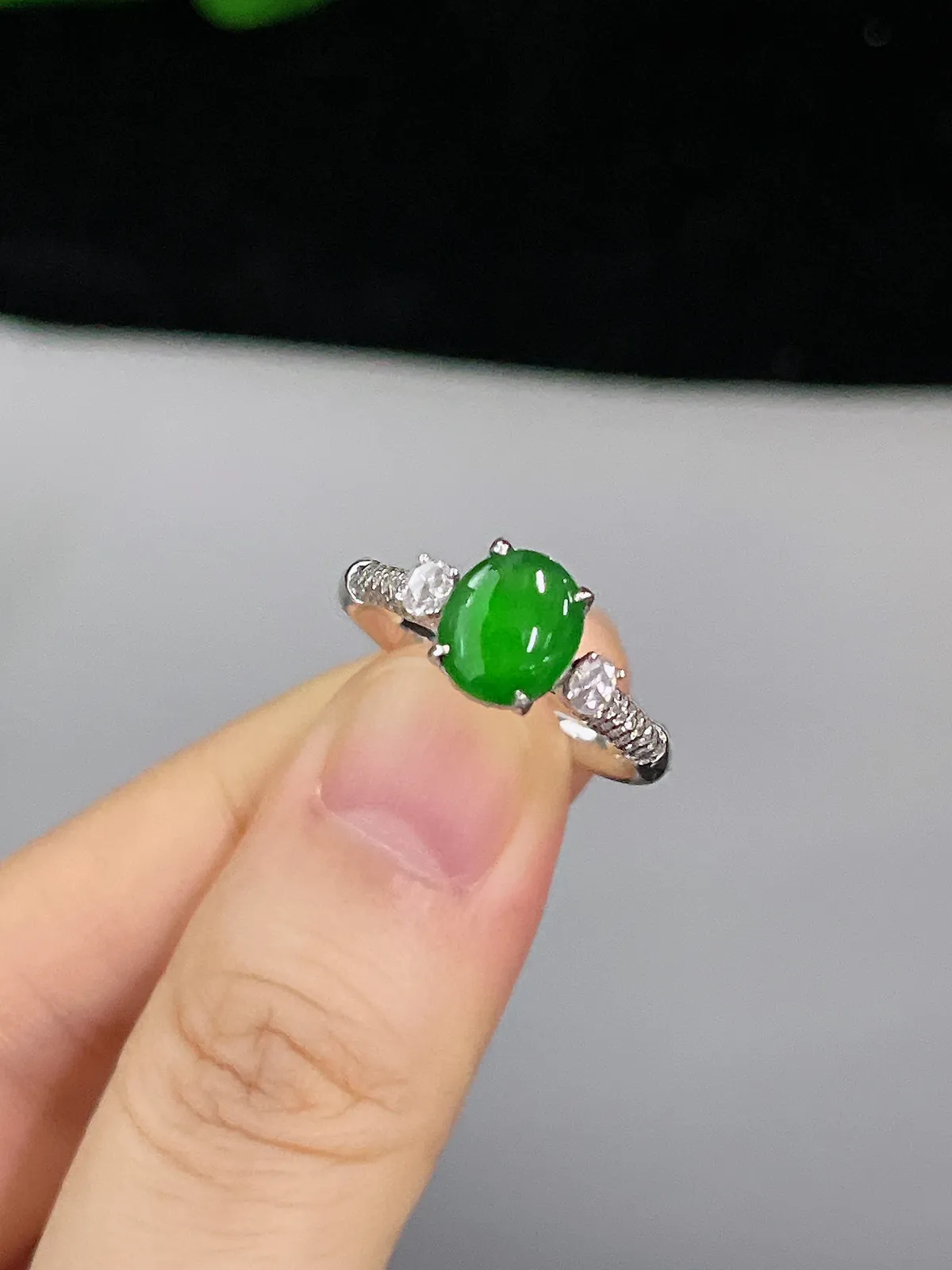 18k金翡翠冰糯种绿色戒指
