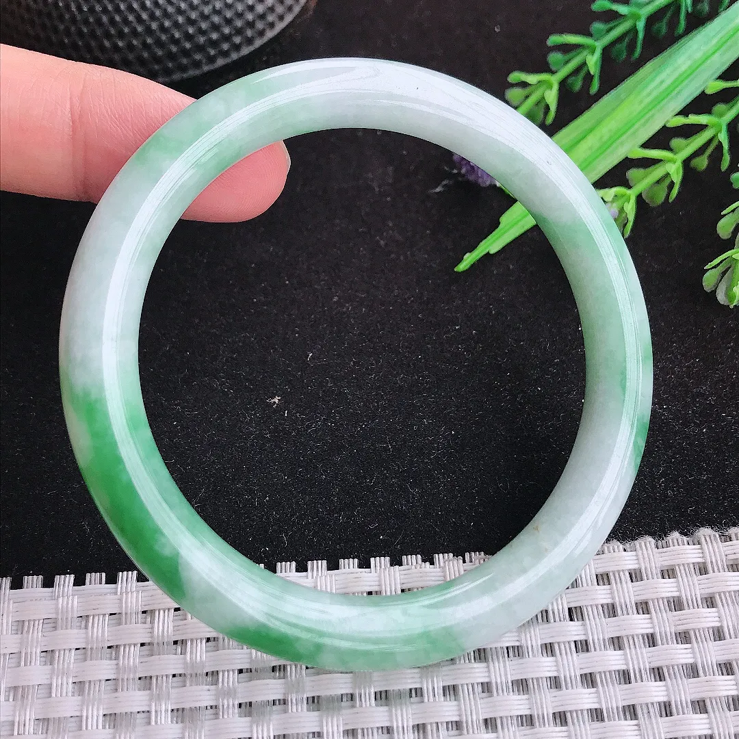 自然光57/8/8.7老坑精美温润飘绿圆条手镯天然翡翠玉镯女款百搭