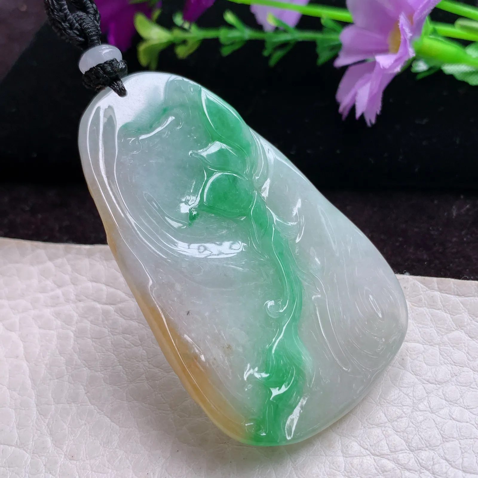 mut实拍59.8*37.5*6缅甸翡翠精雕特色三彩花开见佛玉吊坠 玉挂件