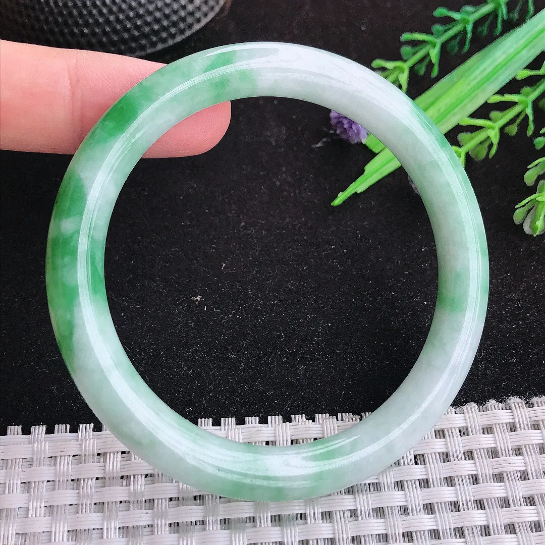 自然光57/8/8.7老坑精美温润飘绿圆条手镯天然翡翠玉镯女款百搭