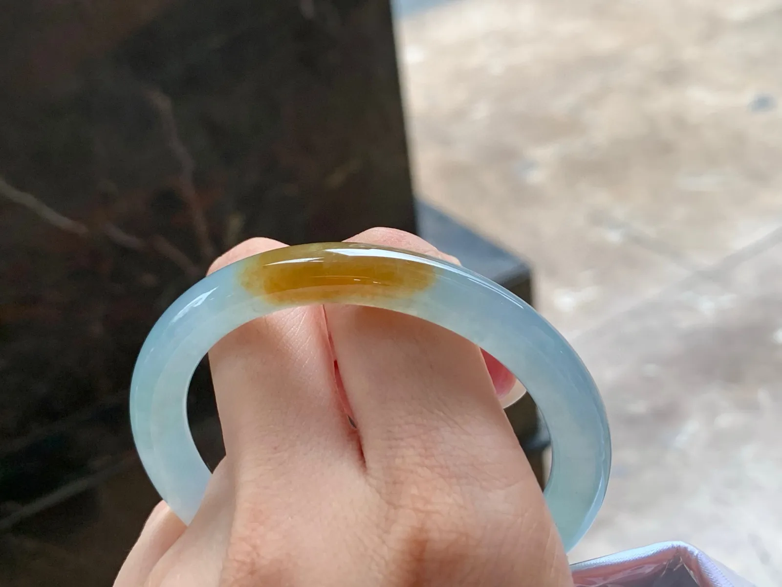 冰黄细圆条手镯
独特 55.2/7.8/8.2mm