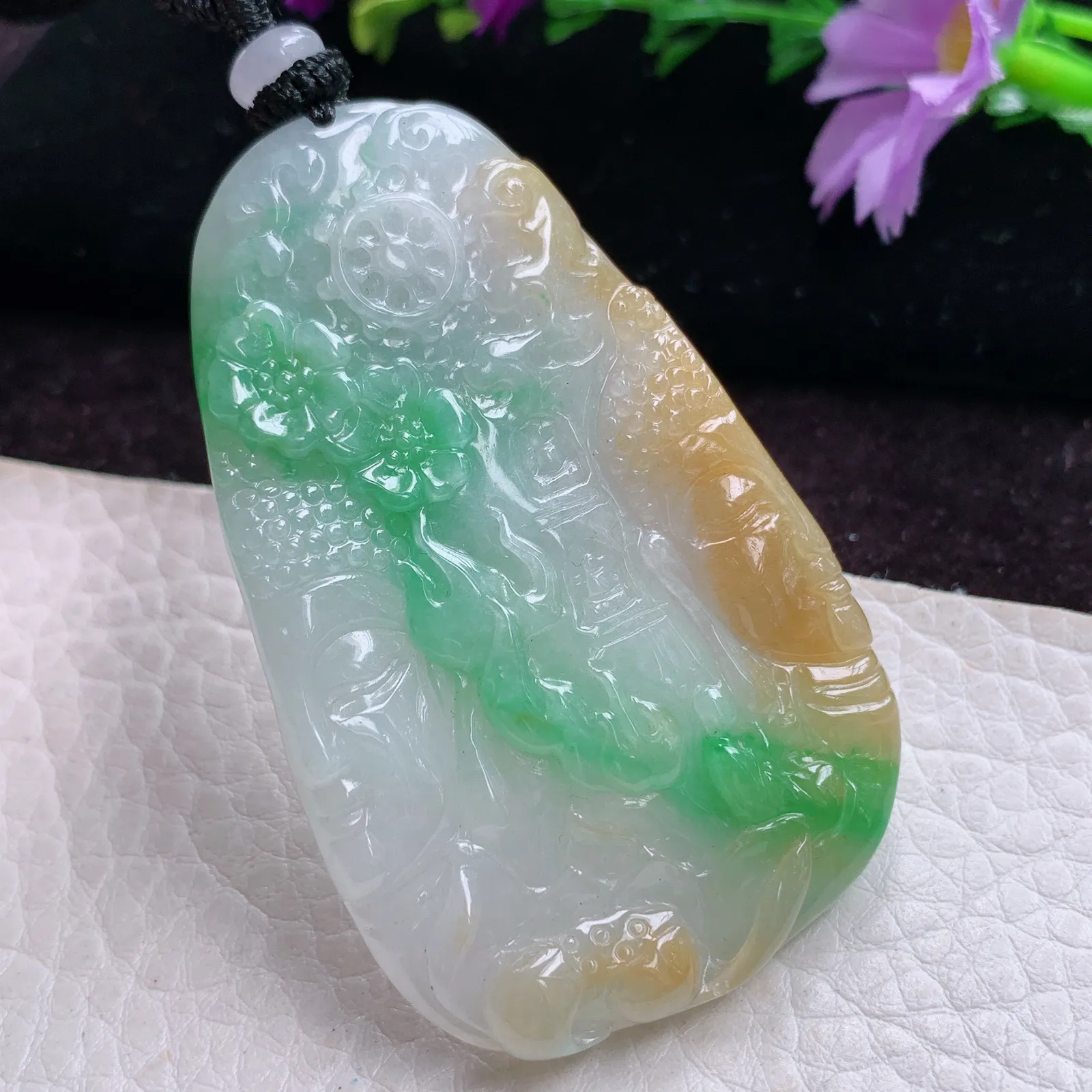 mut实拍59.8*37.5*6缅甸翡翠精雕特色三彩花开见佛玉吊坠 玉挂件