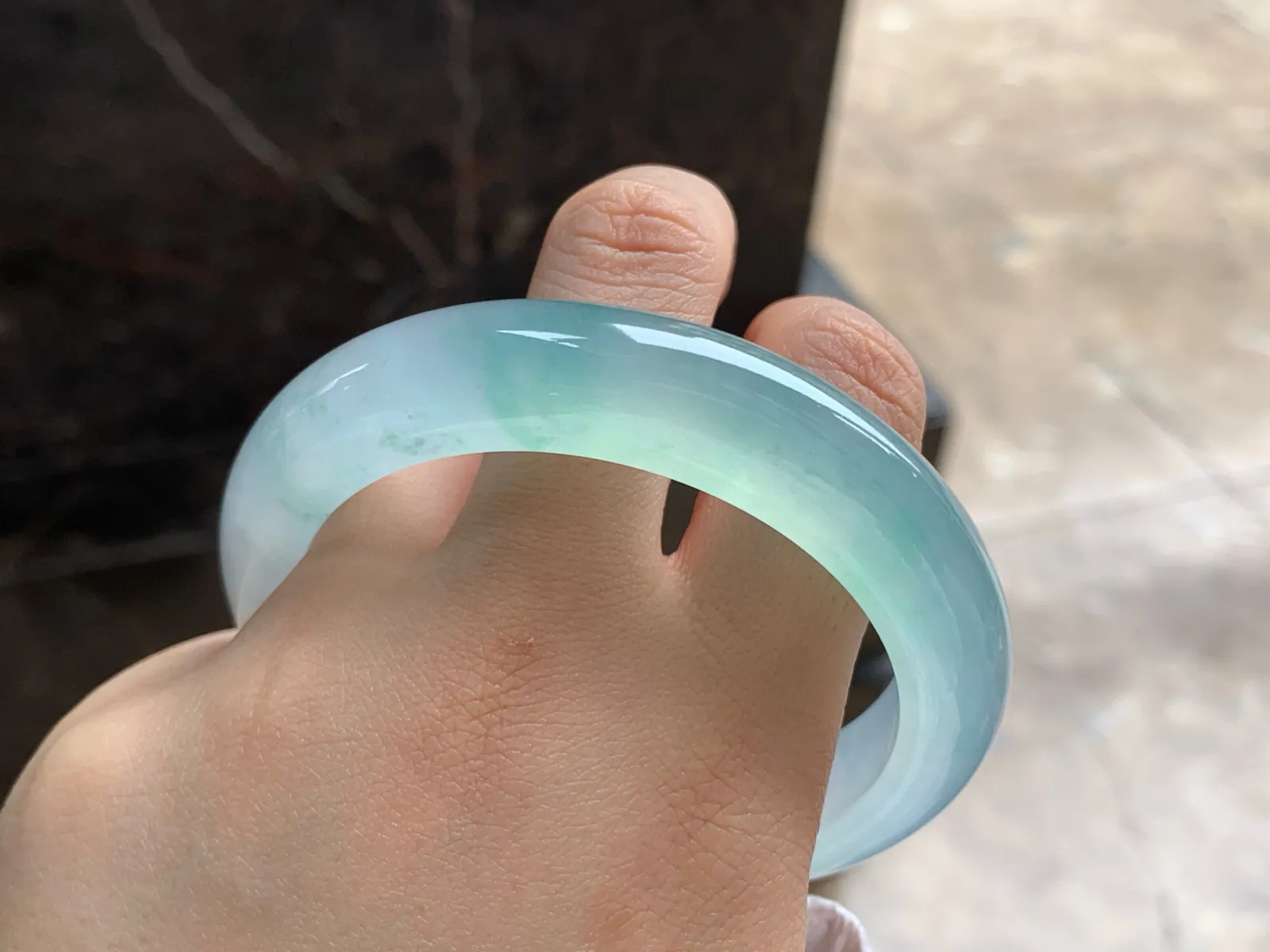 58-13.3-9.8

冰蓝手镯^_^种水好 透亮 清新