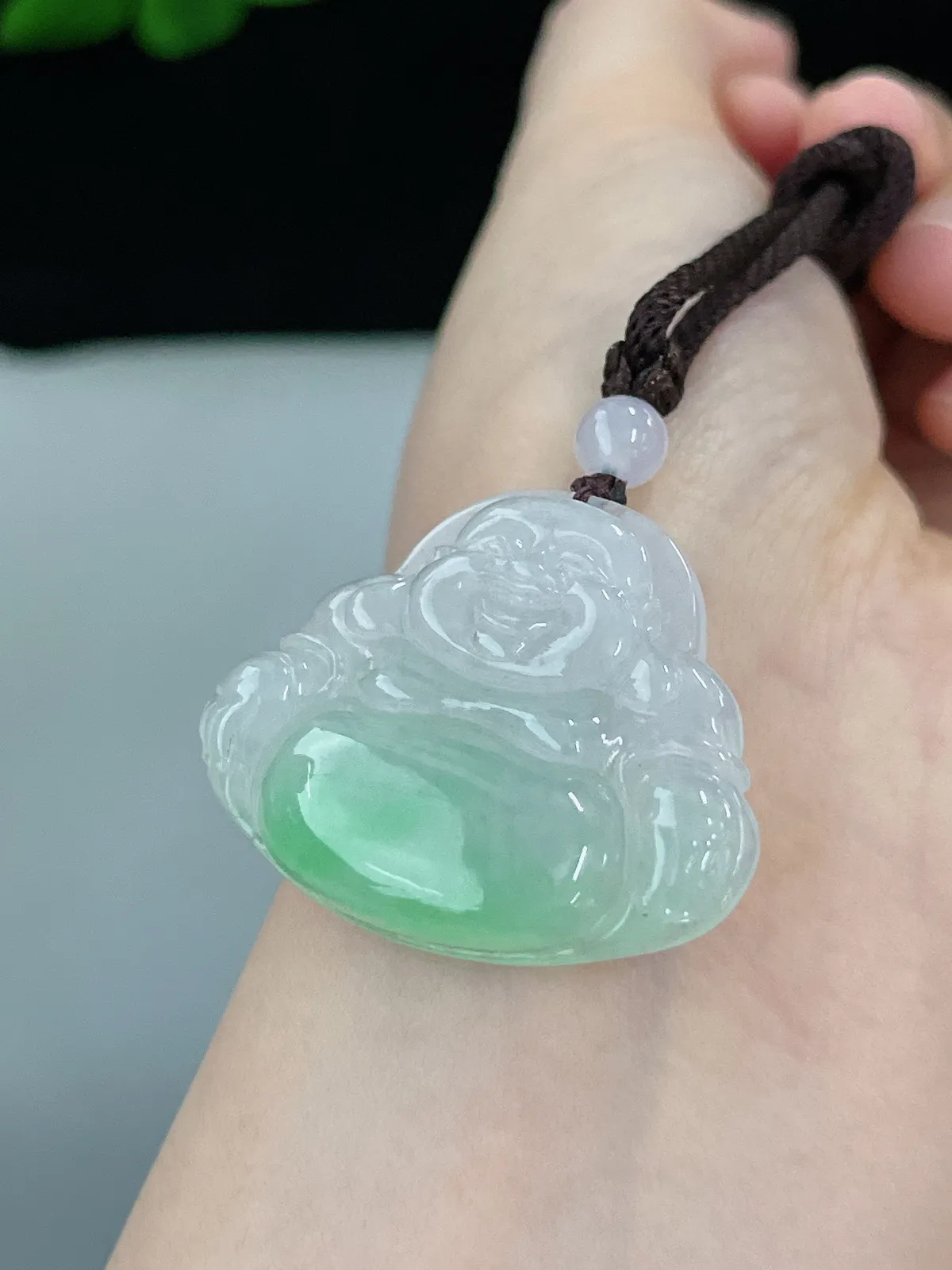 翡翠冰糯种浅绿色吊坠