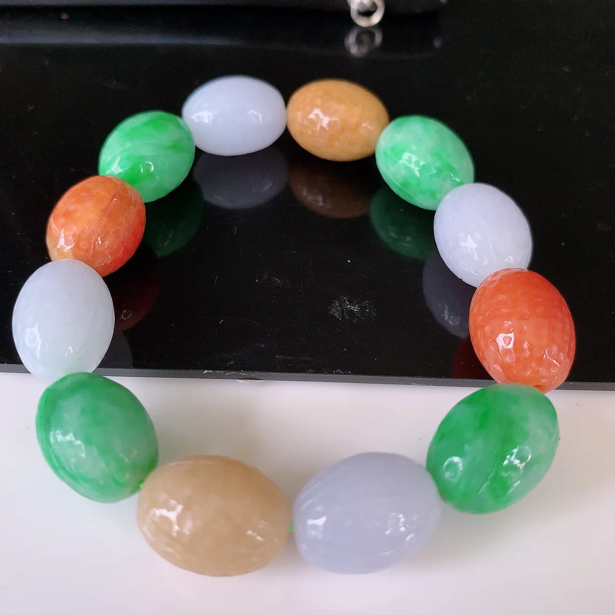 自然光实拍，冰润多宝翡翠核桃手链，路路通翡翠手串，花式飘逸，佩戴效果大方时尚，圆珠为装饰珠！#取一尺寸16*11.6
