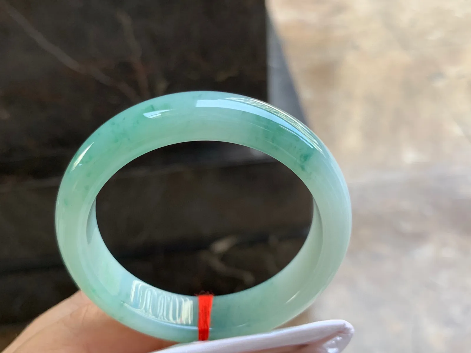 51-12.5-7.5mm
飘花手镯 底子细腻 水润