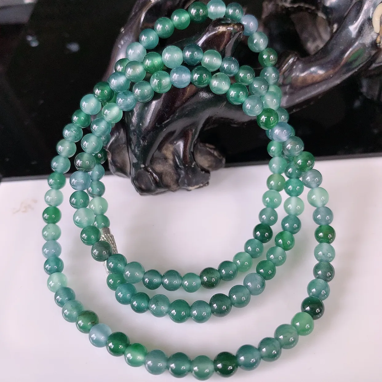 自然光实拍，冰种多宝翡翠珠链，天然翡翠A货，玉质细腻  冰清玉润  颜色漂亮  #001.1取一尺寸4.8mm