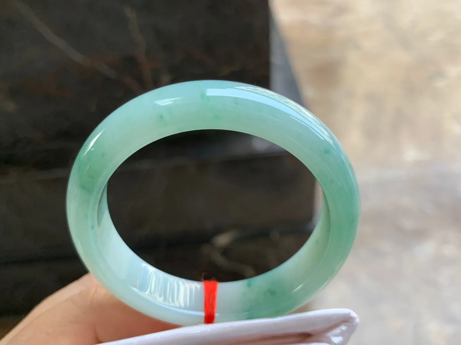 51-12.5-7.5mm
飘花手镯 底子细腻 水润