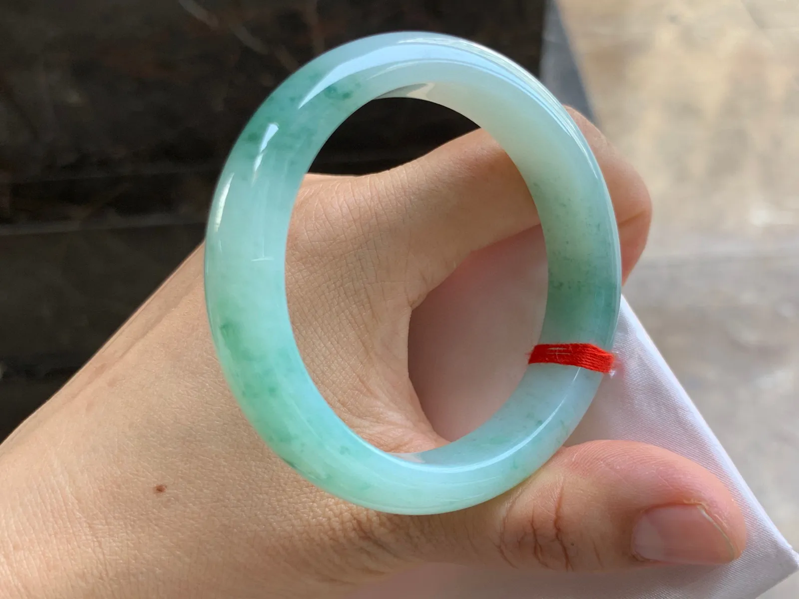 51-12.5-7.5mm
飘花手镯 底子细腻 水润