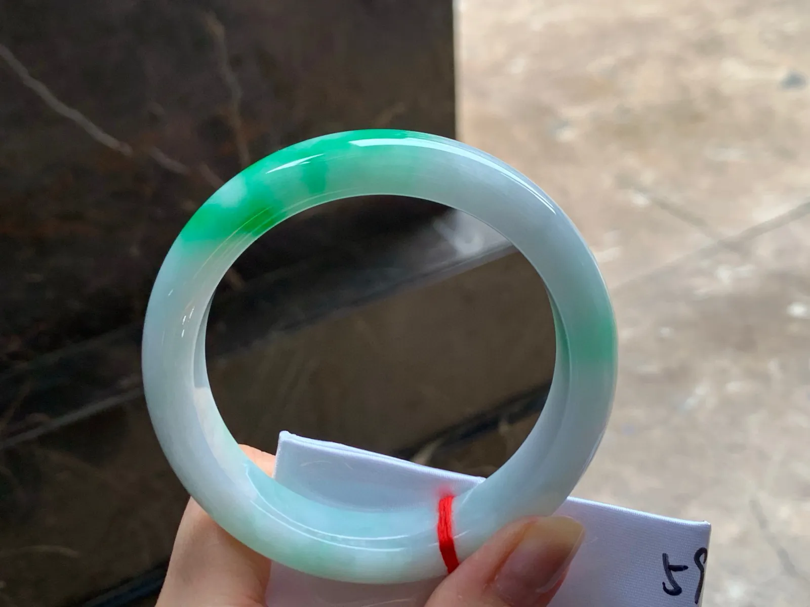阳绿手镯
细腻清爽 59.3/13.9/9mm