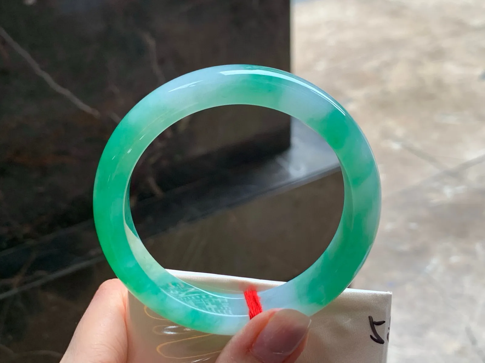冰带色手镯
种好水润 58.2/13.9/8.8mm