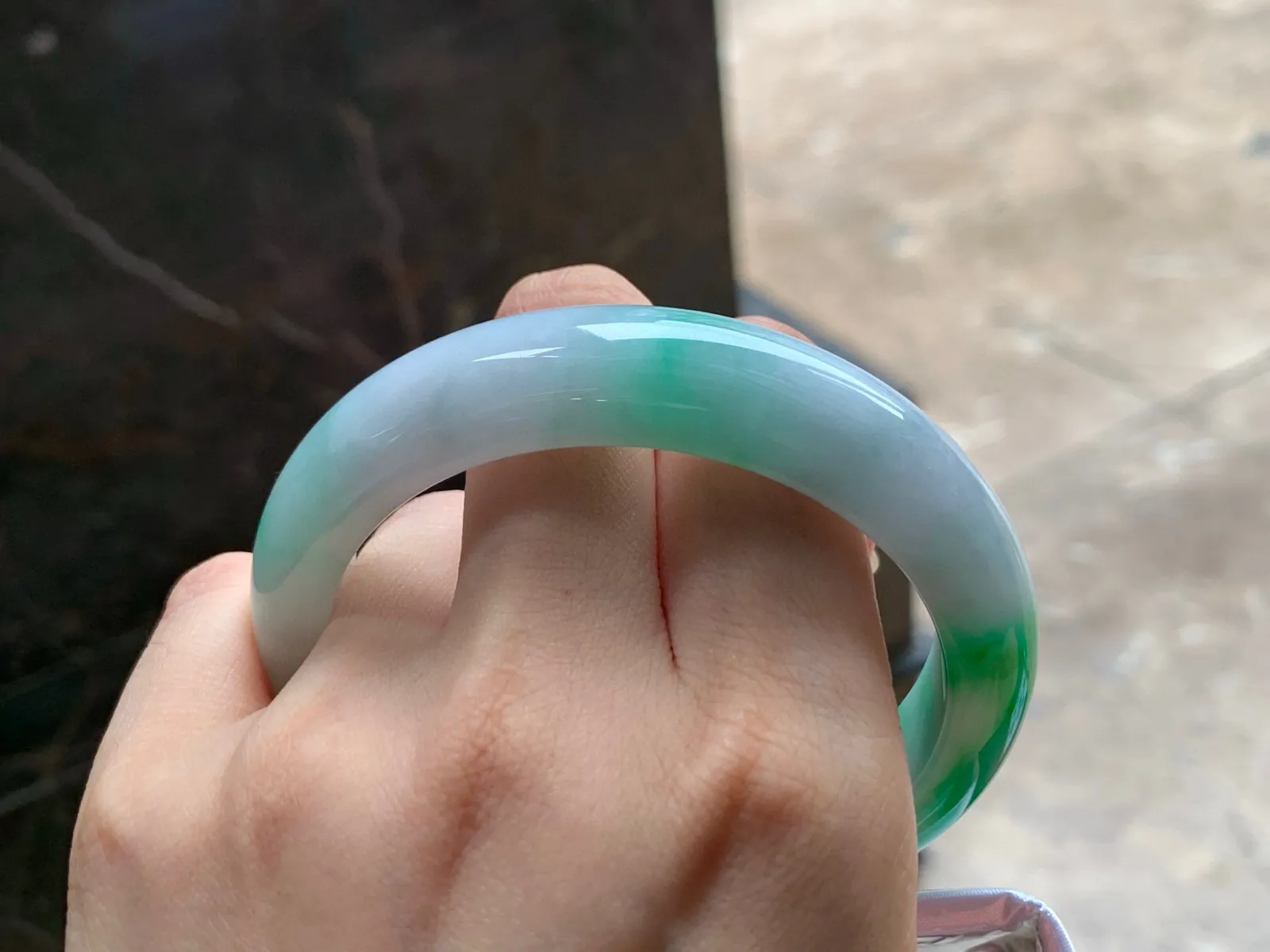 阳绿手镯
细腻清爽 59.3/13.9/9mm