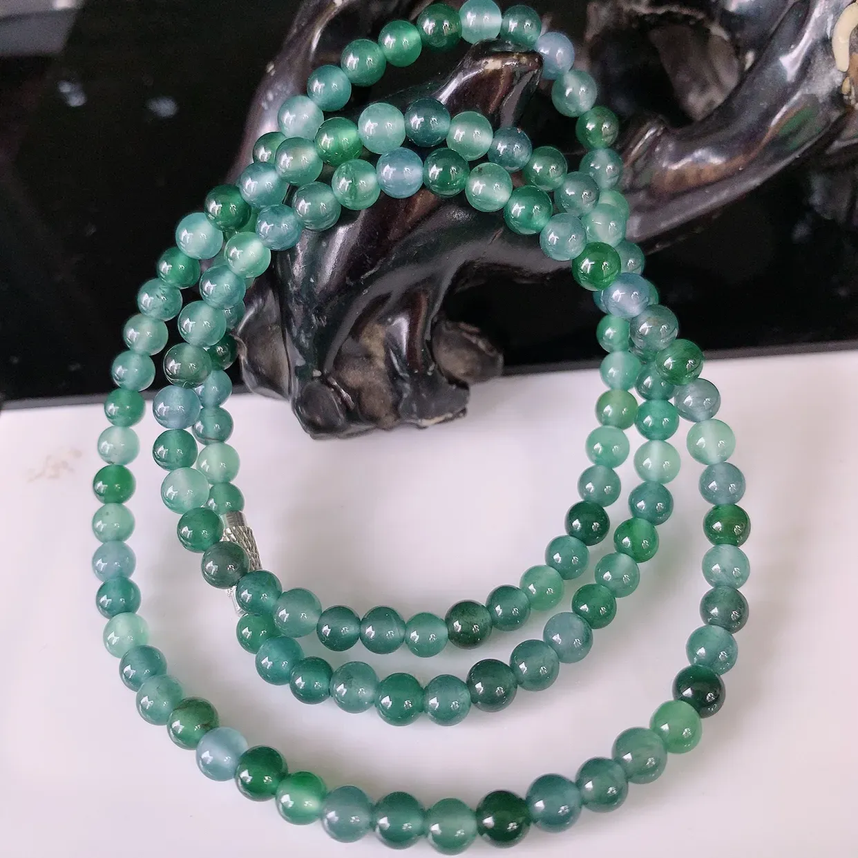 自然光实拍，冰种多宝翡翠珠链，天然翡翠A货，玉质细腻  冰清玉润  颜色漂亮  #001.1取一尺寸4.8mm