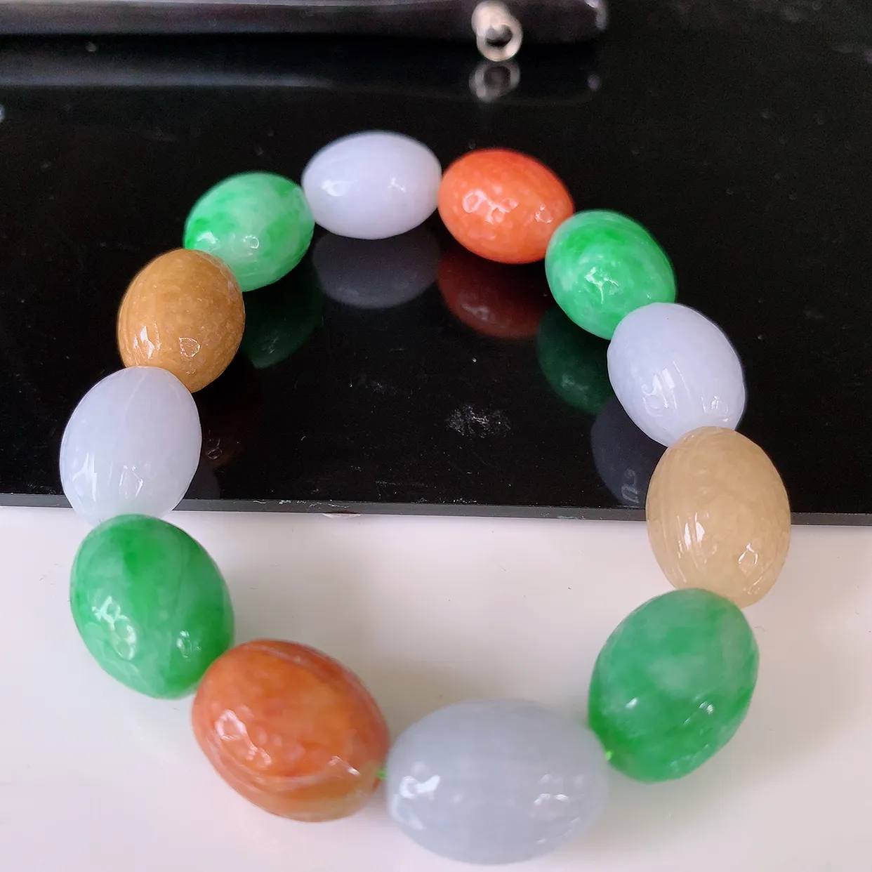 自然光实拍，冰润多宝翡翠核桃手链，路路通翡翠手串，花式飘逸，佩戴效果大方时尚，圆珠为装饰珠！#取一尺寸16*11.6