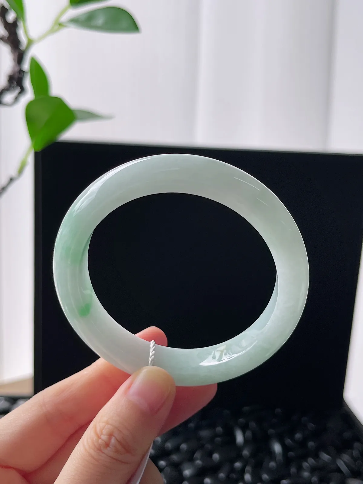 正圈55圈口，翡翠糯化种飘绿手镯