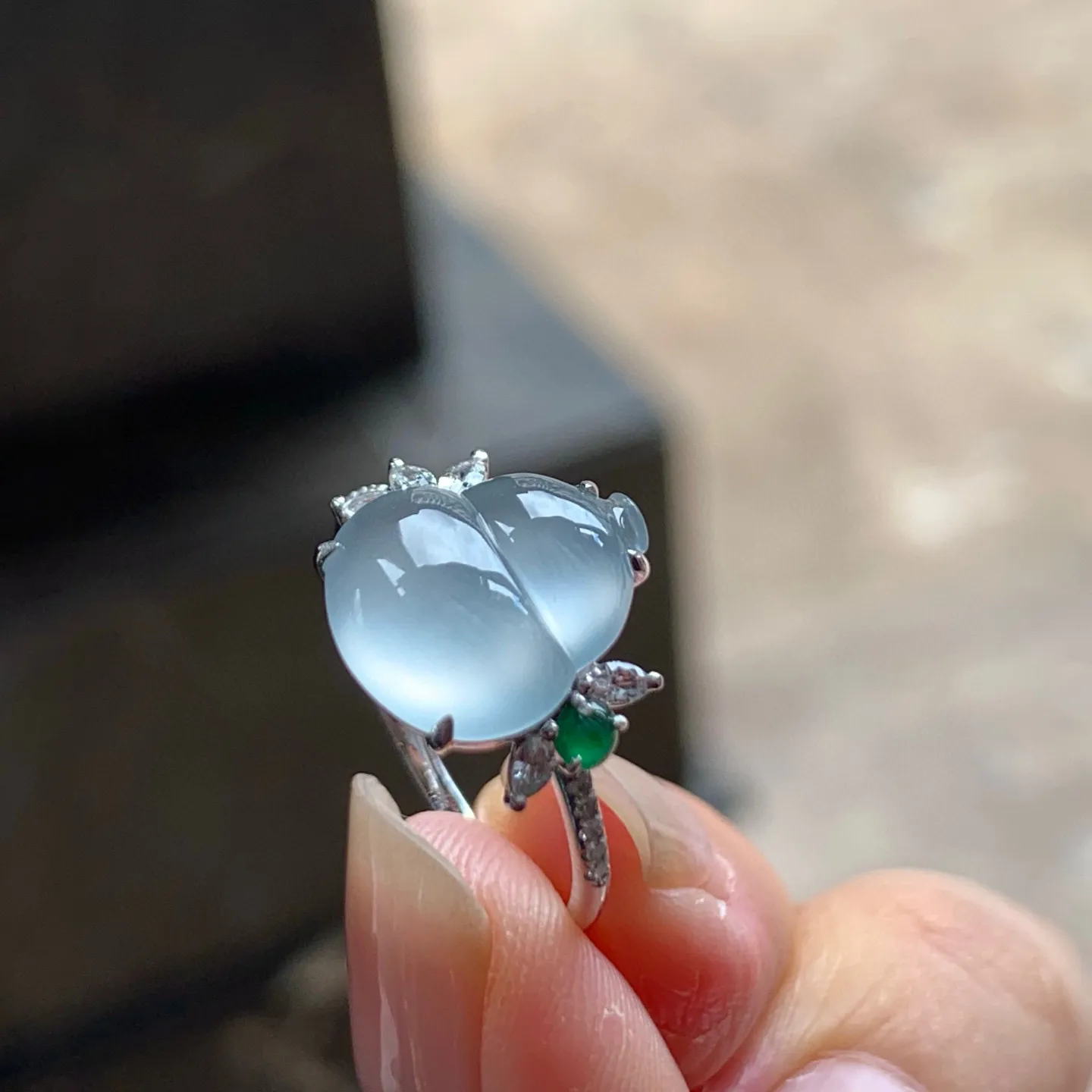 高冰葫芦戒指
种老 真金镶嵌