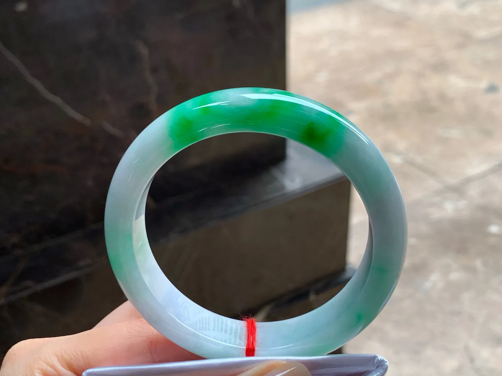 阳绿手镯
细腻清爽 59.3/13.9/9mm