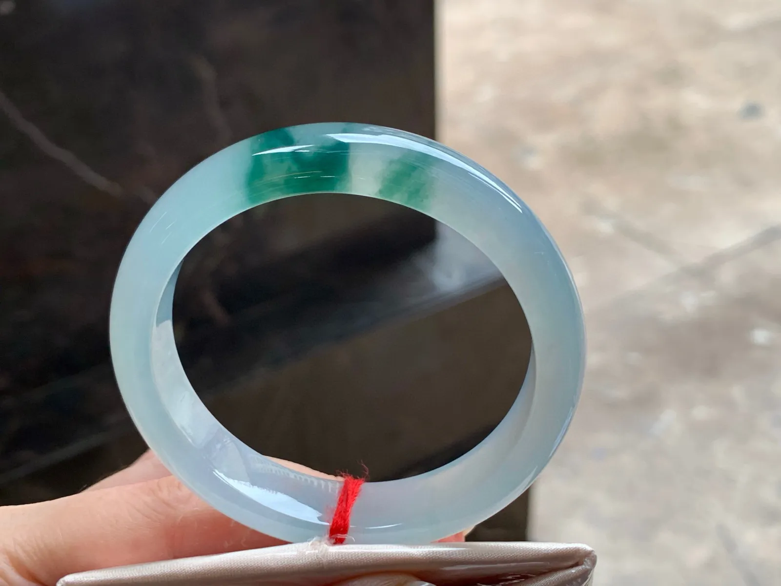 冰飘花手镯
种好水足 52.8/12.5/7.4mm