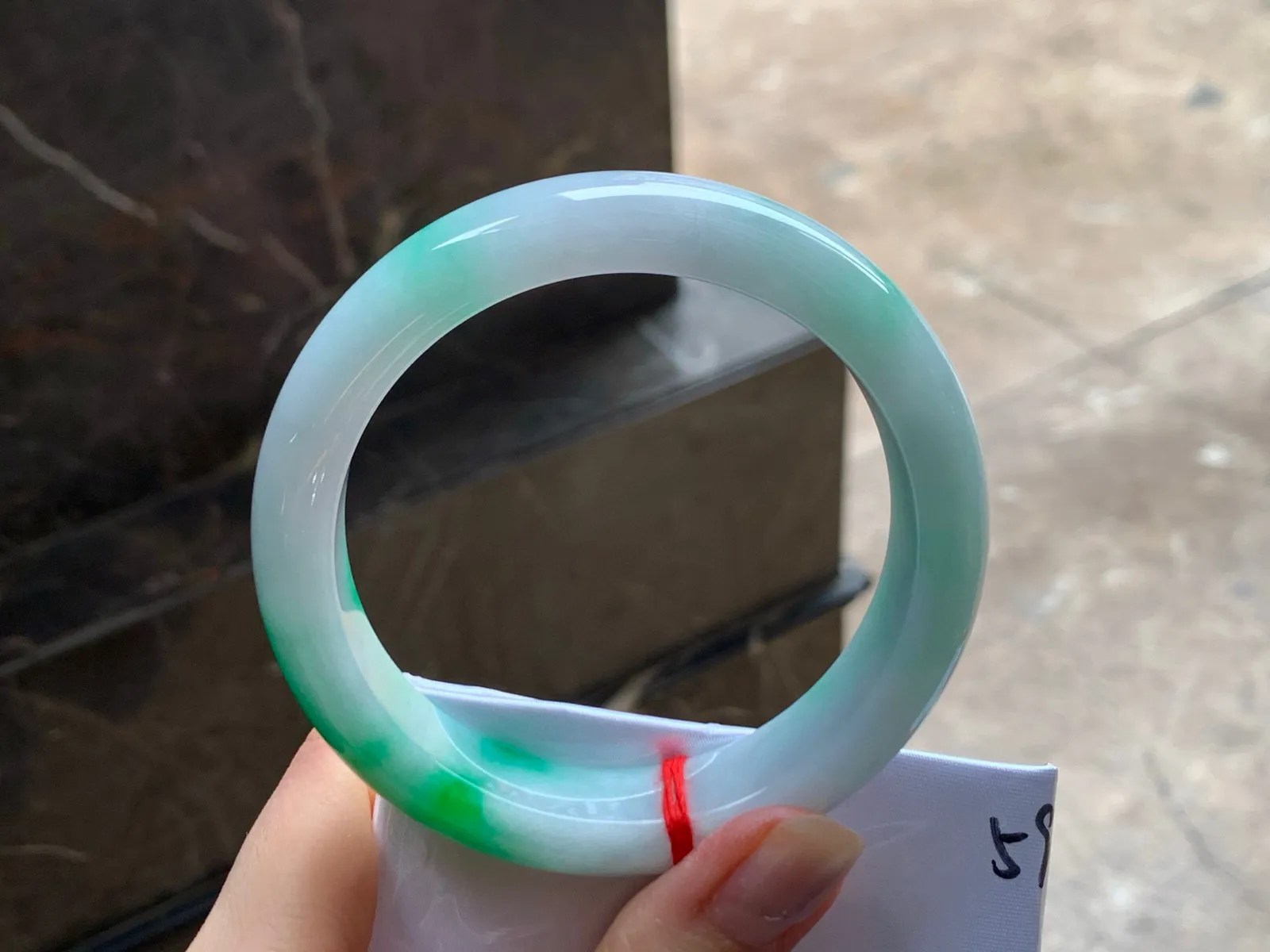 阳绿手镯
细腻清爽 59.3/13.9/9mm