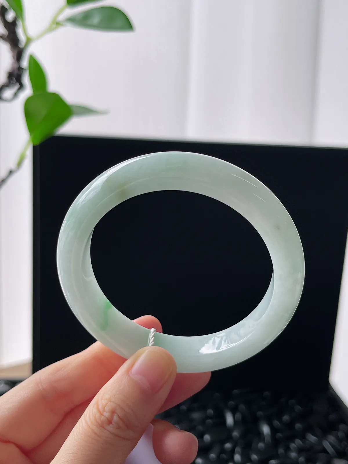 正圈55圈口，翡翠糯化种飘绿手镯