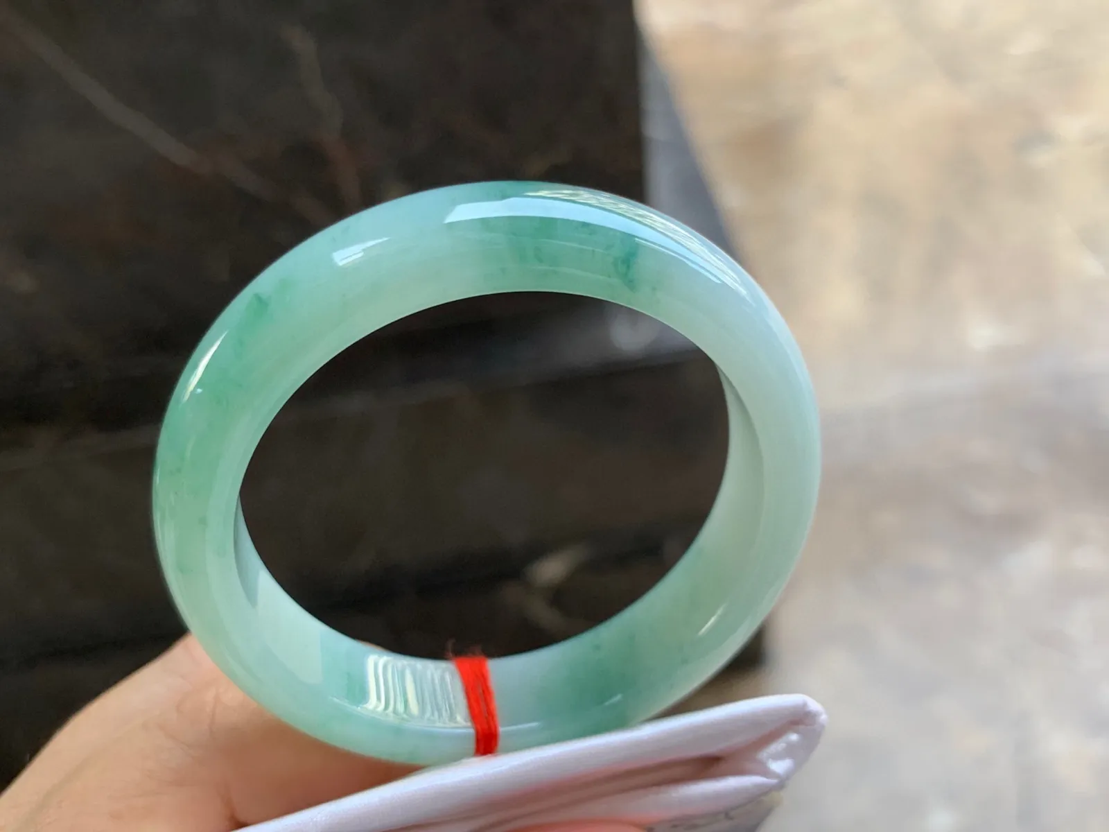 51-12.5-7.5mm
飘花手镯 底子细腻 水润