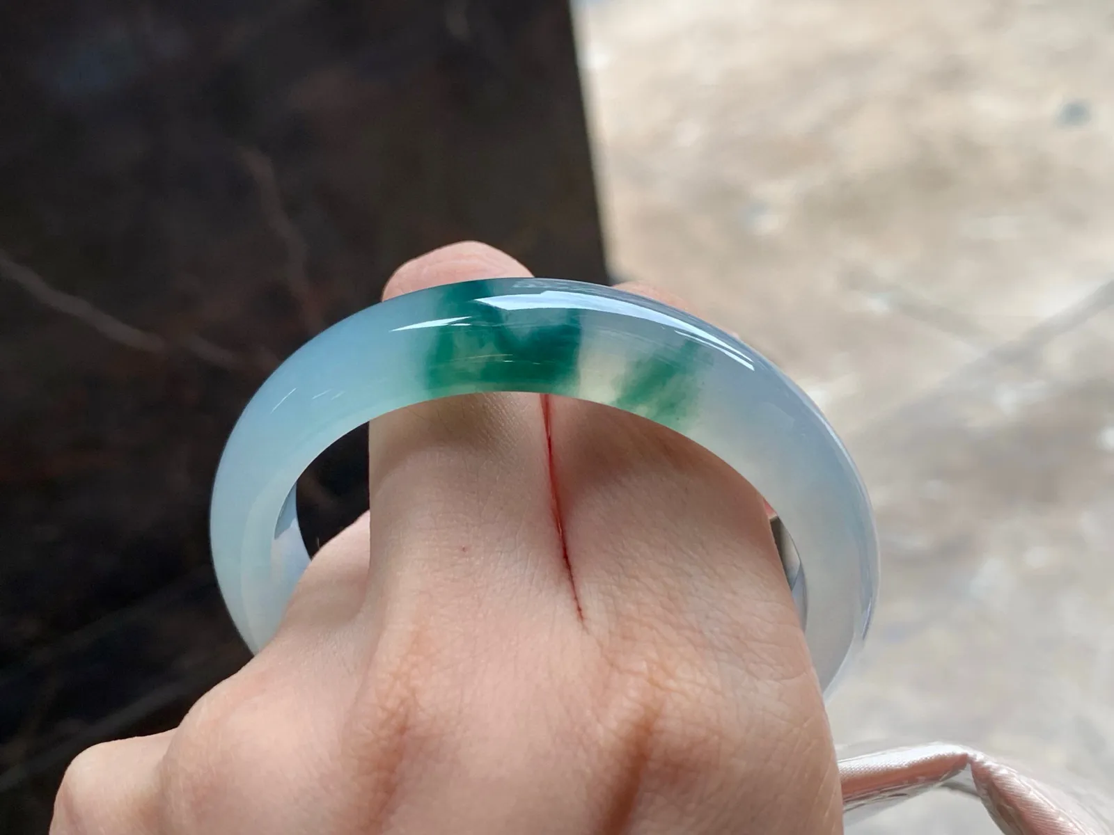 冰飘花手镯
种好水足 52.8/12.5/7.4mm