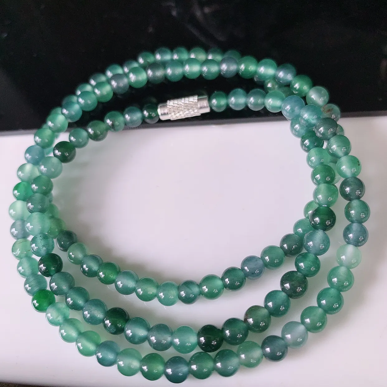 自然光实拍，冰种多宝翡翠圆珠项链， 天然翡翠A货，玉质细腻  冰清玉润  颜色漂亮  #001.1取一尺寸4.5mm