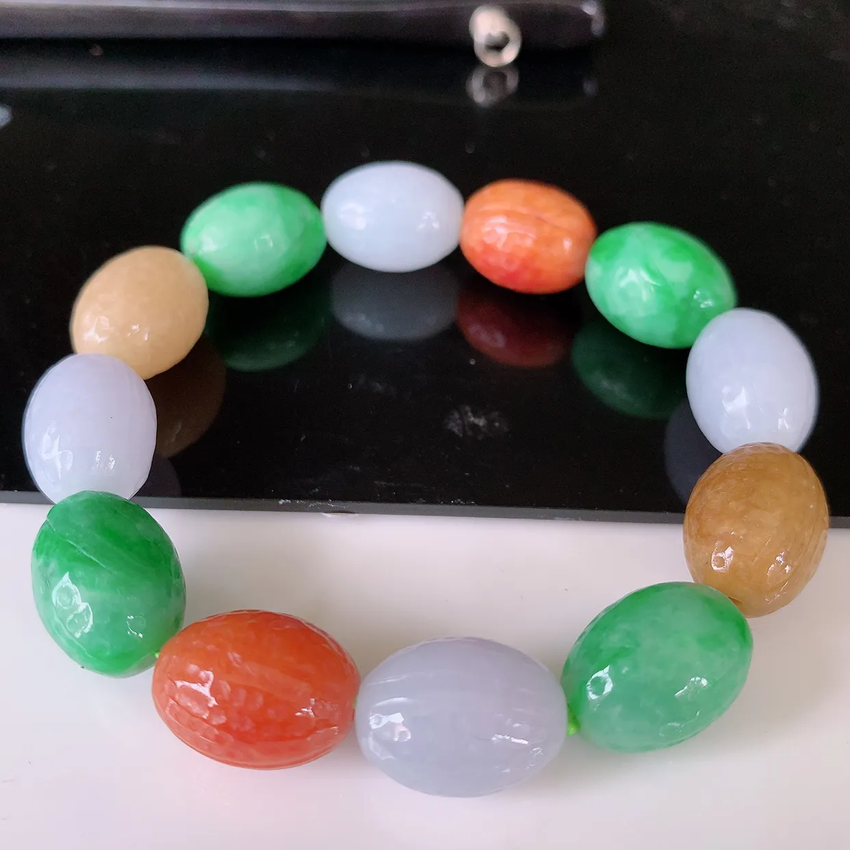 自然光实拍，冰润多宝翡翠核桃手链，路路通翡翠手串，花式飘逸，佩戴效果大方时尚，圆珠为装饰珠！#取一尺寸16*11.6