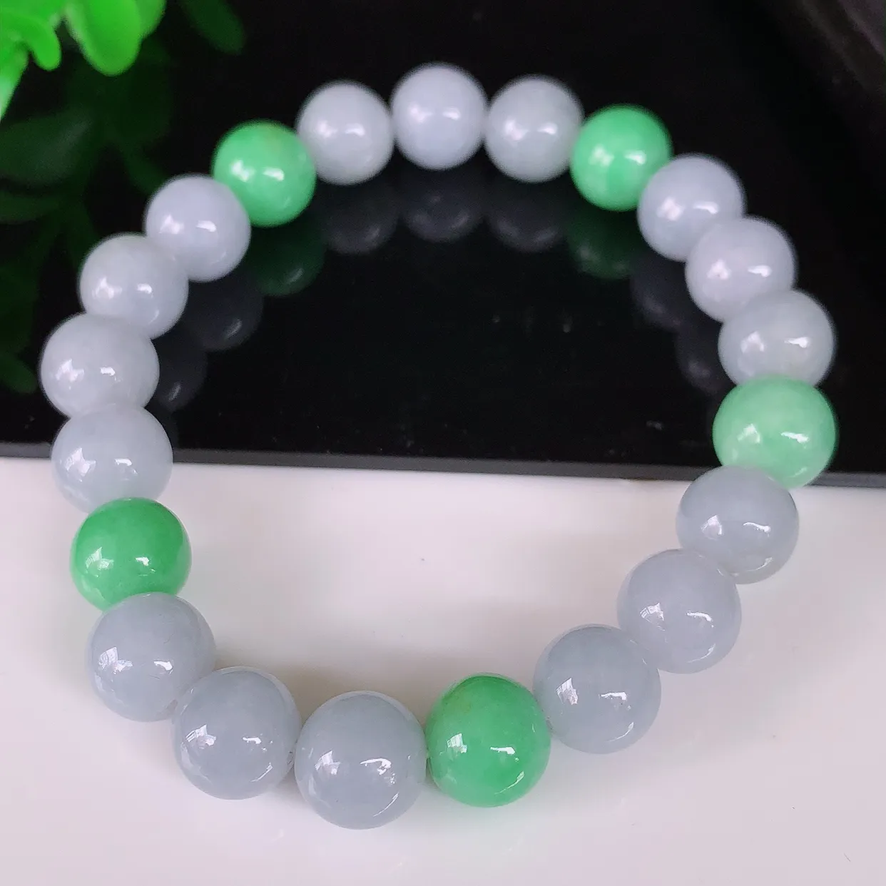 自然光实拍，冰润紫罗兰，满绿翡翠手链手串，水润秀气，料子细腻，清爽，高档大气，自戴送礼佳品！#46.12取一尺寸8.5mm