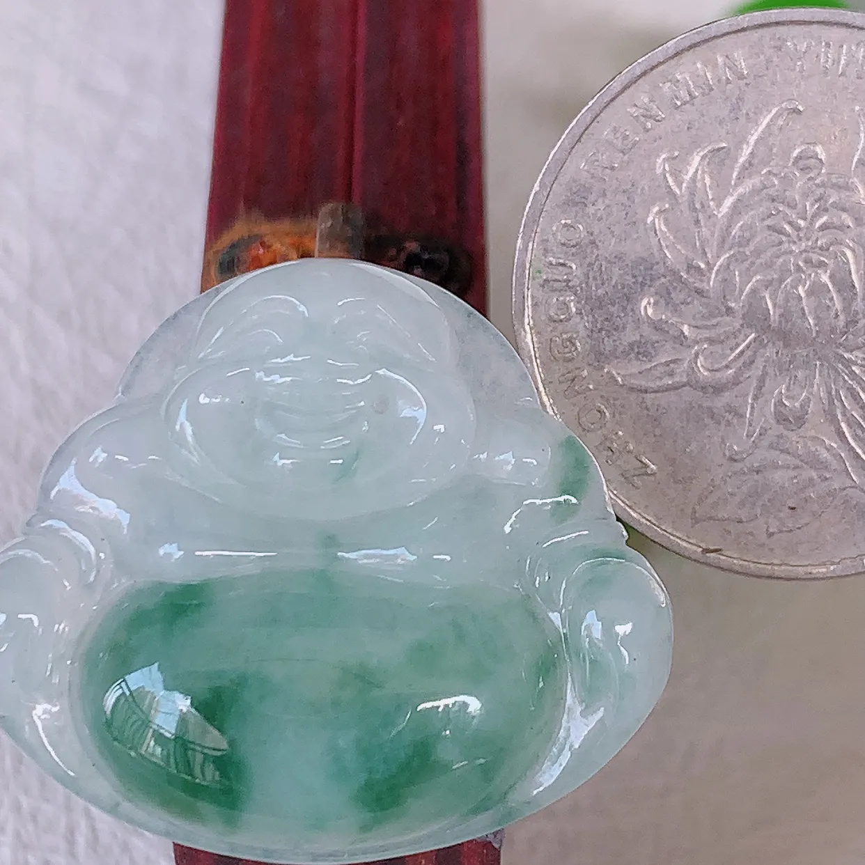自然光实拍，冰胶飘花佛公吊坠，翡翠笑佛，饱满，开脸喜庆，配戴优雅迷人！#57.12