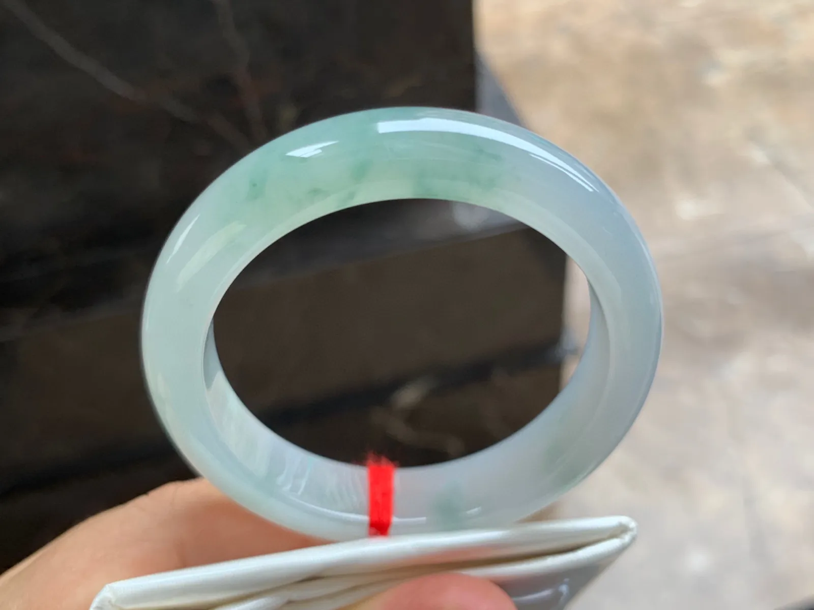 52-12-8mm
飘花手镯 底子细腻 花色清爽 