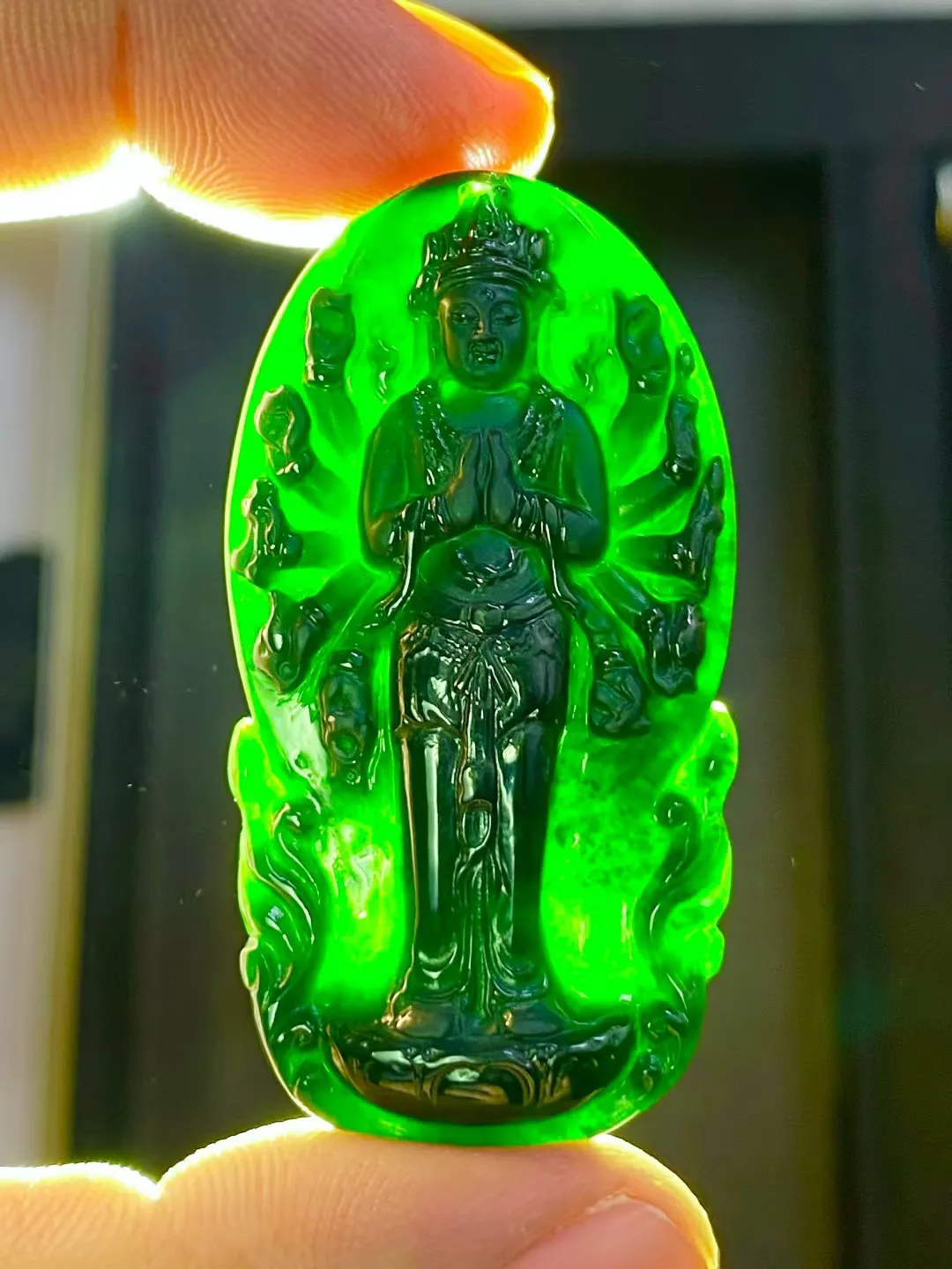 墨翠【千手观音】细腻干净，黑度好，性价比高，雕工精湛，打灯透绿‘