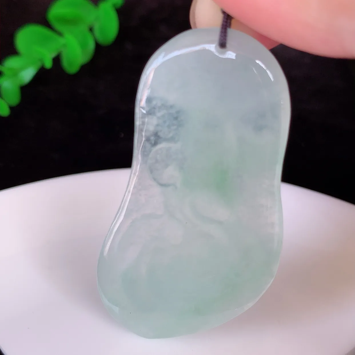 自然光实拍，冰种翡翠花花开富贵荷花玉坠，财源广进，自然隐逸、荷本是素不着尘之物，有和美之寓意。#41.12