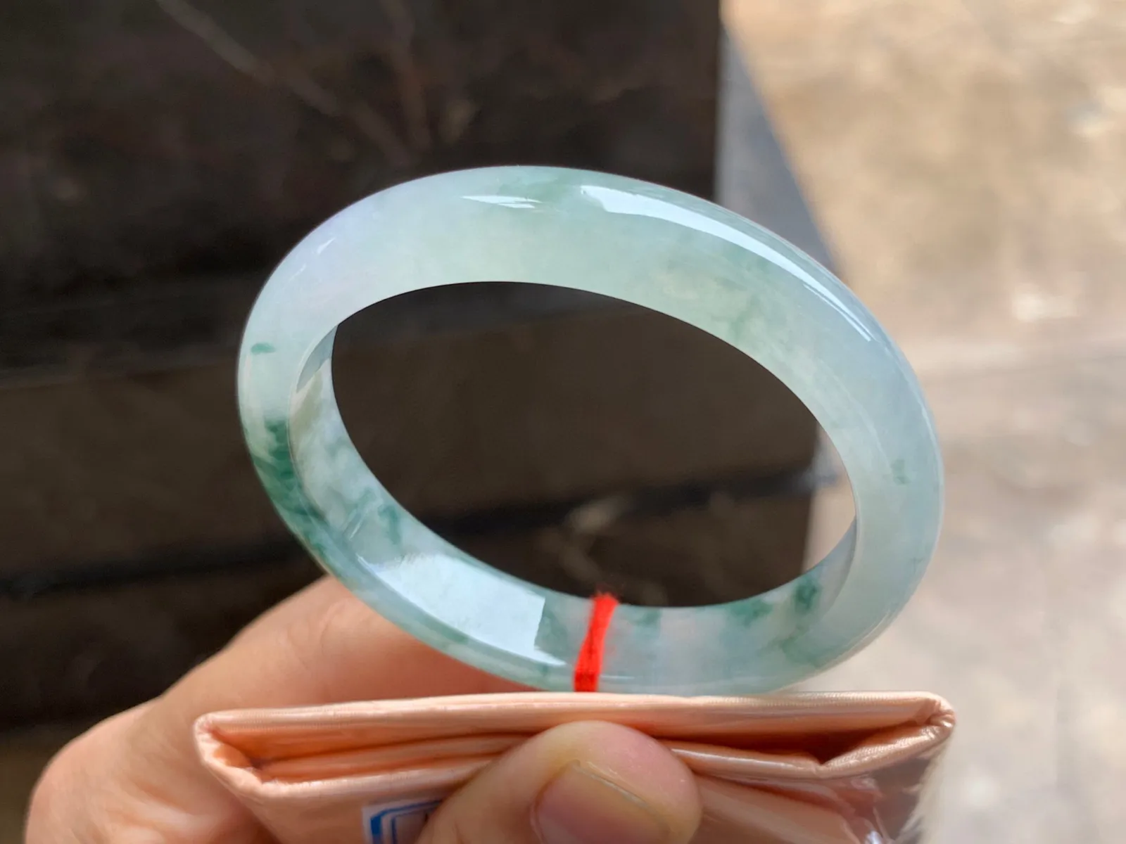 53-11-7mm
冰种飘花贵妃手镯 水润冰透 正圈50/51可戴