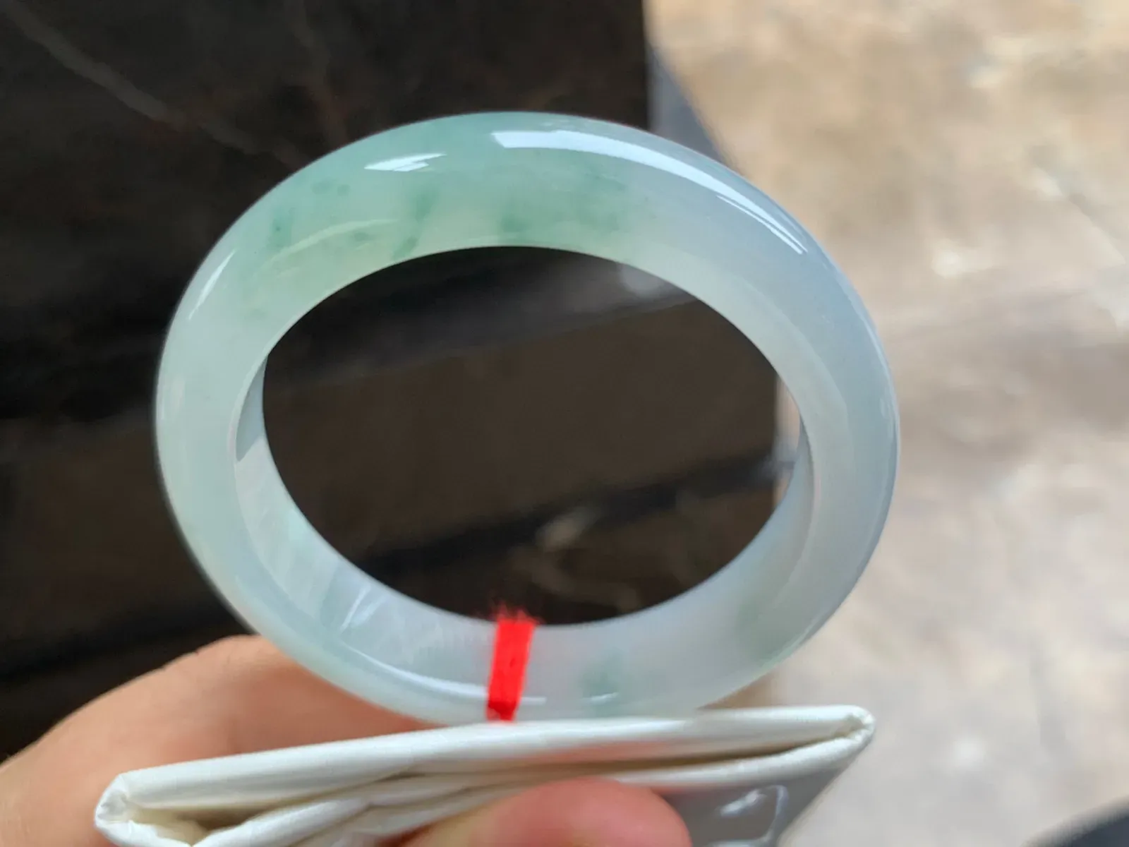 52-12-8mm
飘花手镯 底子细腻 花色清爽 