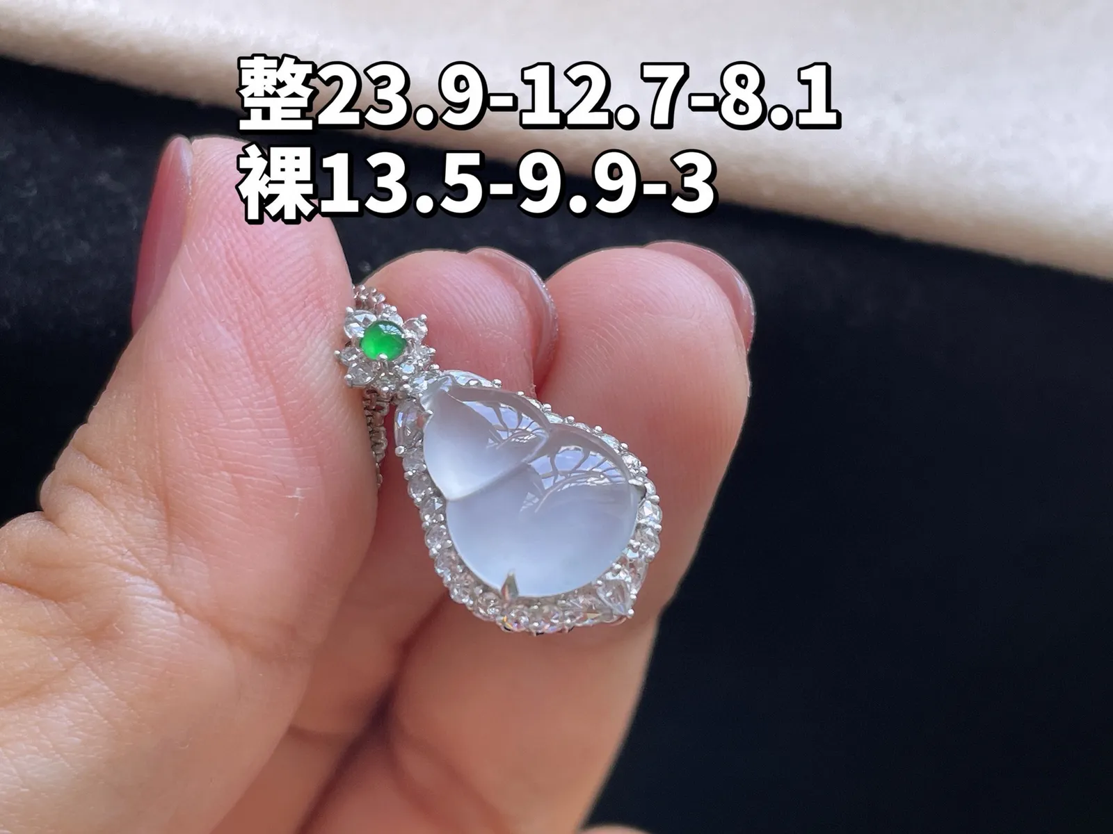 18K 冰种·葫芦

整23.9-12.7-8.1
裸13.5-9.8-3