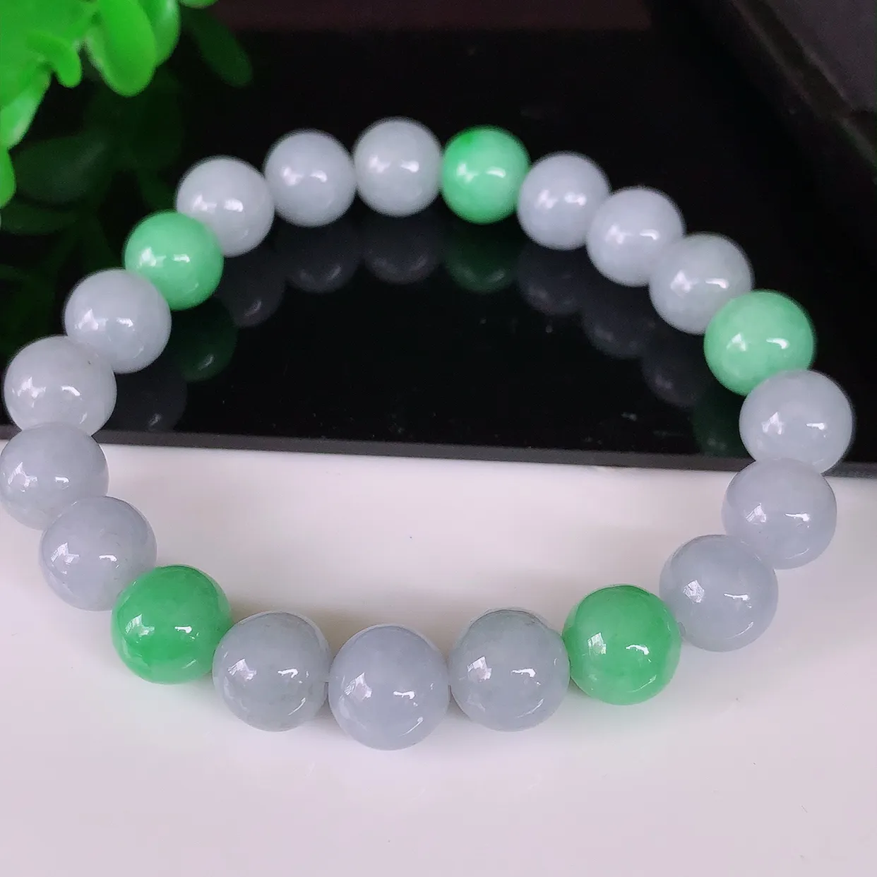 自然光实拍，冰润紫罗兰，满绿翡翠手链手串，水润秀气，料子细腻，清爽，高档大气，自戴送礼佳品！#46.12取一尺寸8.5mm