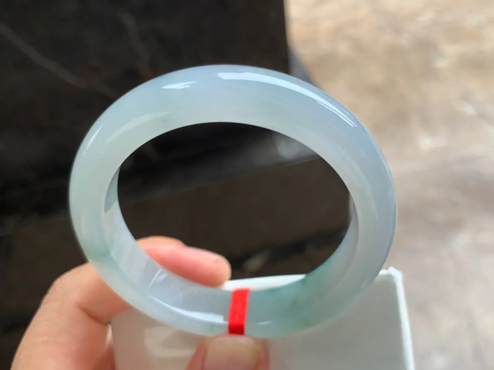 52-12-8mm
飘花手镯 底子细腻 花色清爽 