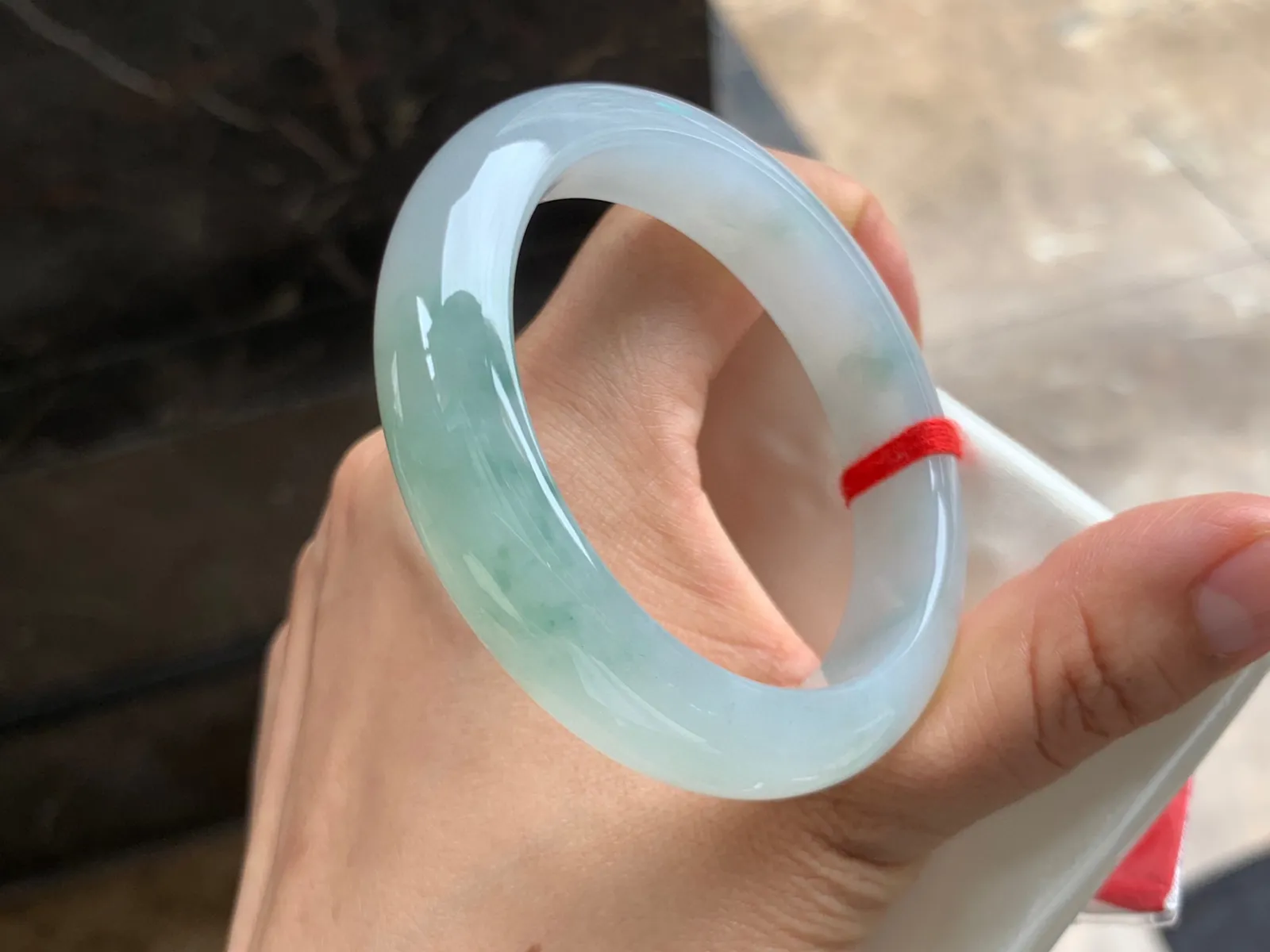 52-12-8mm
飘花手镯 底子细腻 花色清爽 