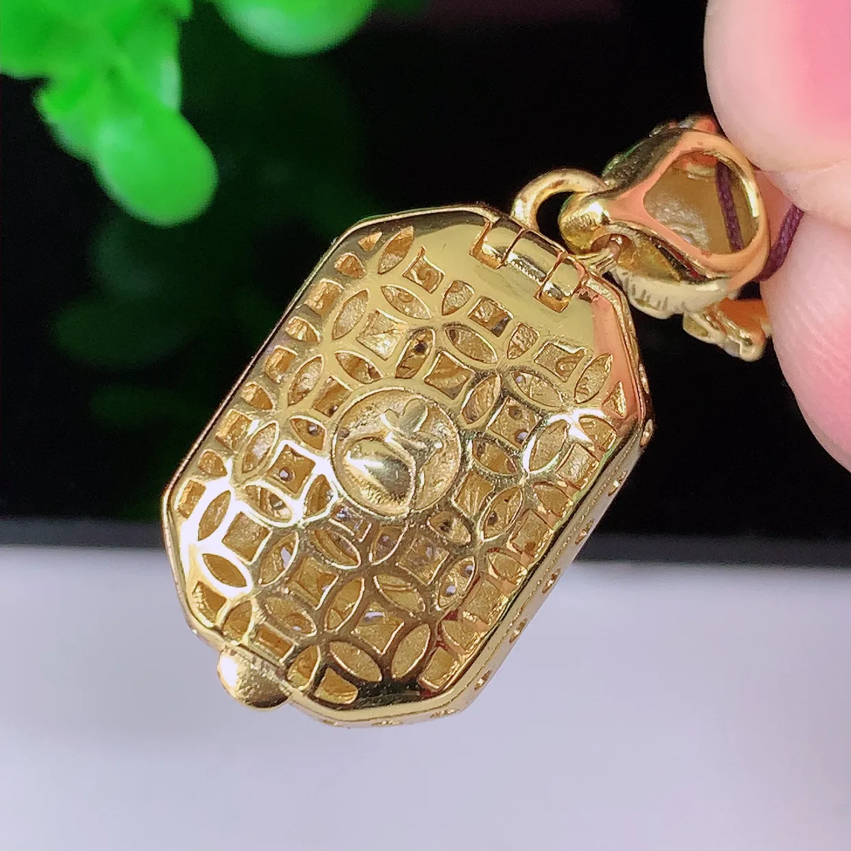 冰透满绿葫芦翡翠925银镶嵌吊坠，自然光实拍，翠色灵动，颜色漂亮，种老水足，品相佳，佩戴佳品！#97.12整体32.5*14.5*9裸石9.5*7.2