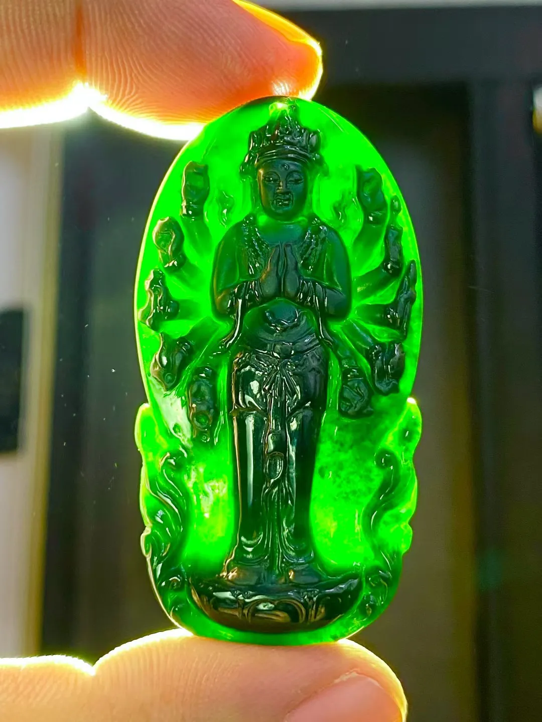 墨翠【千手观音】细腻干净，黑度好，性价比高，雕工精湛，打灯透绿‘