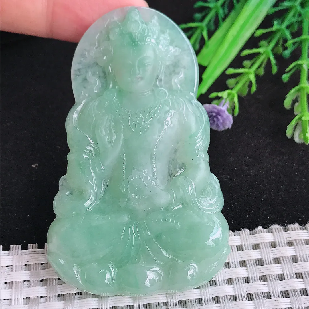 自然光70.5/44.6/6.6老坑精美温润满绿渡母菩萨吊坠翡翠玉坠