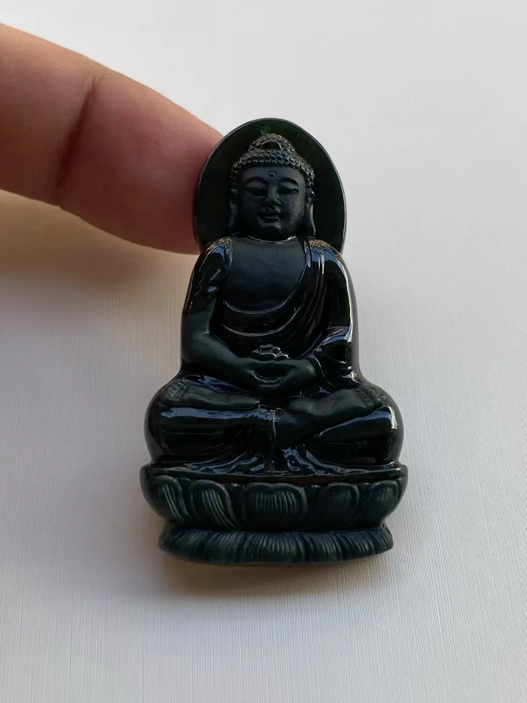墨翠【大日如来】细腻干净，黑度极黑、性价比高，雕工精湛，打灯透绿.