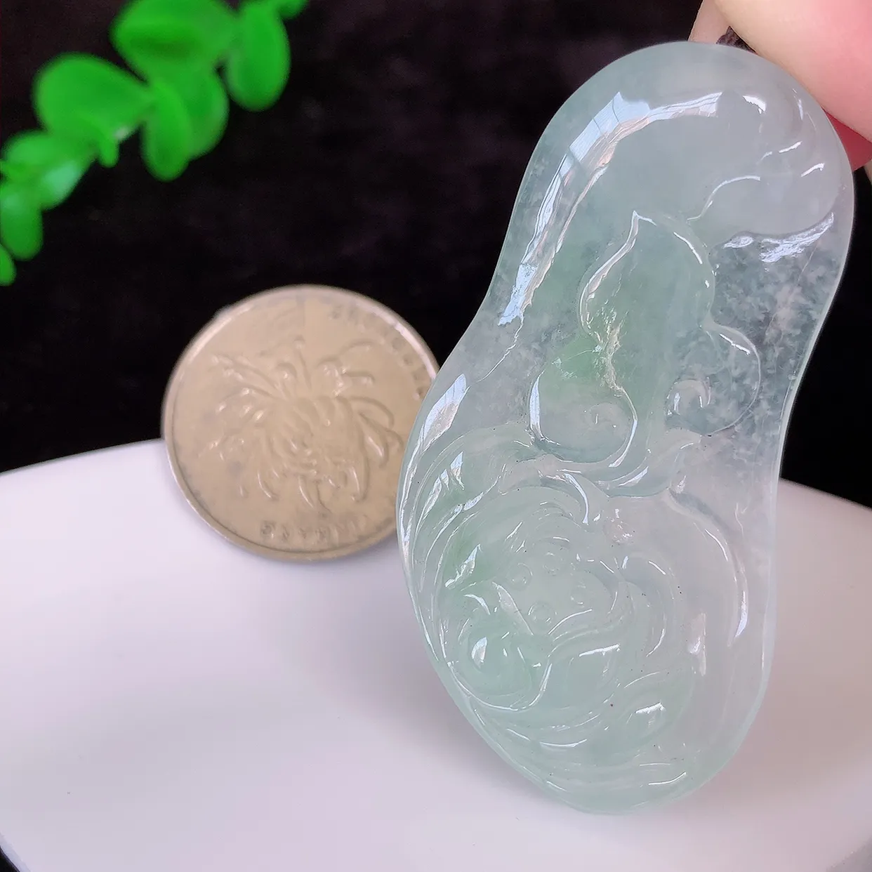 自然光实拍，冰种翡翠花花开富贵荷花玉坠，财源广进，自然隐逸、荷本是素不着尘之物，有和美之寓意。#41.12