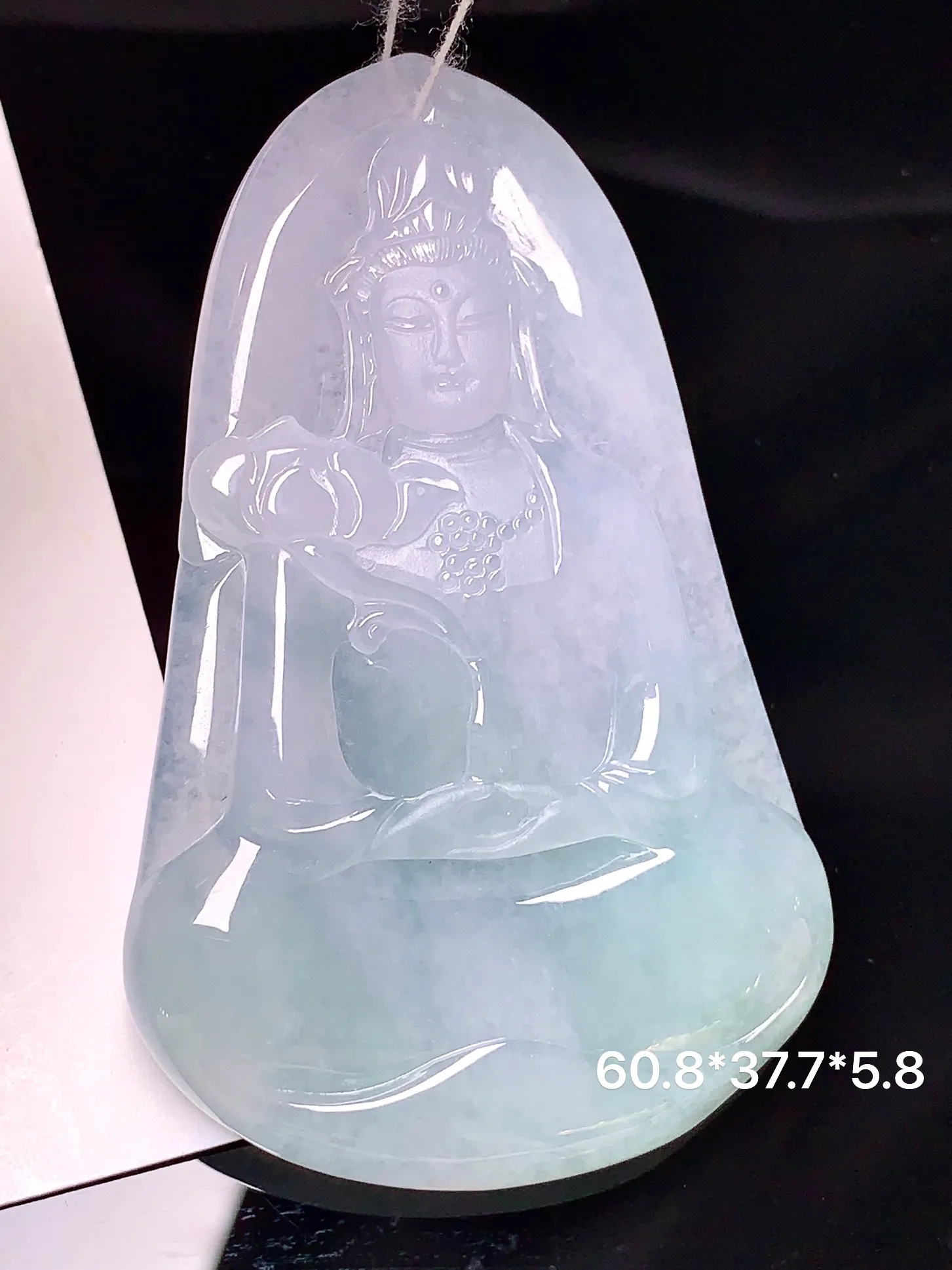 飘绿观音吊坠 玉质细腻 色泽清新艳丽 整体尺寸60.8*37.7*5.8
