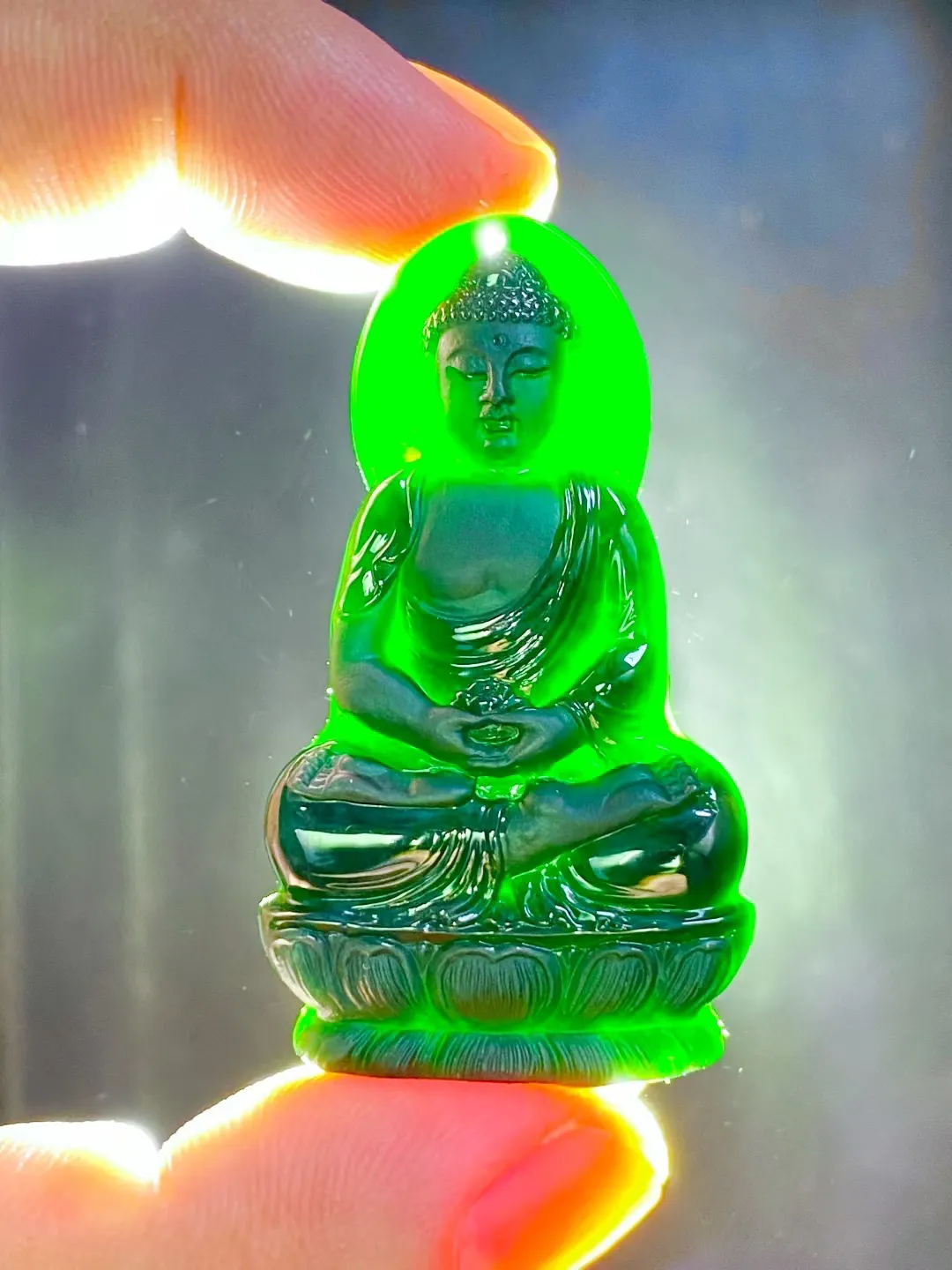 墨翠【大日如来】细腻干净，黑度极黑、性价比高，雕工精湛，打灯透绿.
